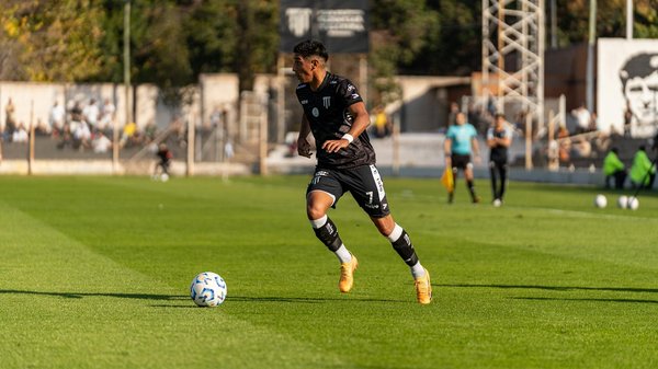 How can real estate agents in the UK enhance their online presence to attract more clients?