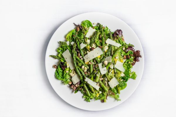 How can you create a vibrant and tasty quinoa salad with roasted vegetables?